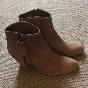 Stuart Weitzman suede ankle boots w/fringe tassel
